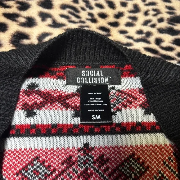 Social Collison Cardigan - Picture 2 of 3